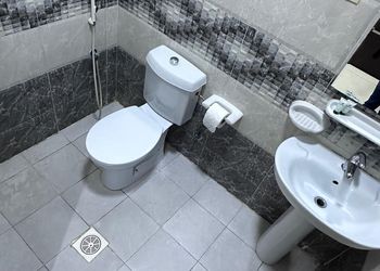 استديو بأثاث مريح وبسيط 