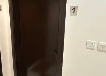 استديو بأثاث مريح وبسيط 