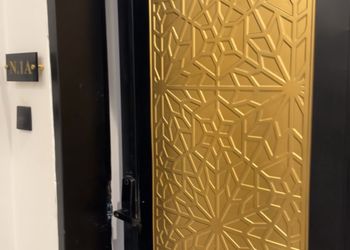 استديو بسرير ماستر وجلسة جانبية 