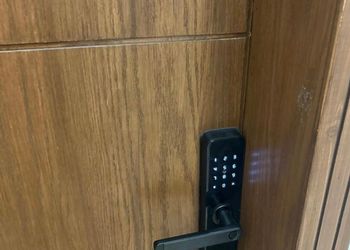 استديو بسرير ماستر وجلسة جانبية 