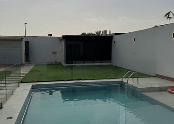 شاليه بمجلس وفناء خارجي