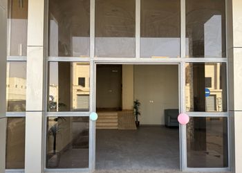شقة بغرفة معيشة وغرفة نوم 