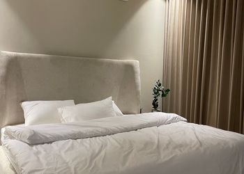 شقة بصالة أنيقة ودخول ذاتي