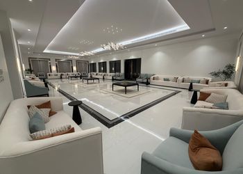 استراحة بمجلس وفناء خارجي 