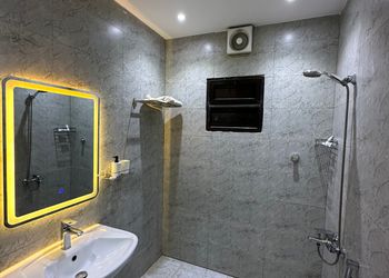 استديو بأثاث مريح وبسيط 