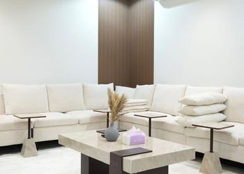 شاليه بمسطح اخضر ومسبح 
