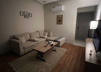 شقة بغرفة معيشة وغرفة نوم 