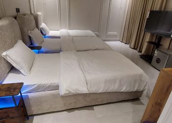 استديو بأسرة مفردة وأثاث مريح
