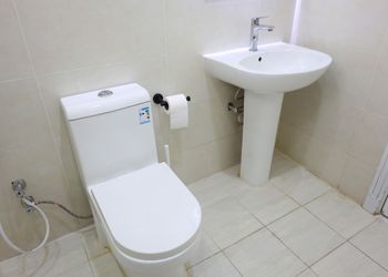 استديو بأثاث مريح وبسيط 