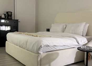 استديو هادئ بدخول ذاتي 