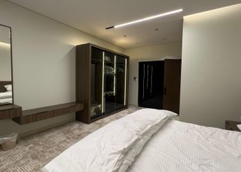شقة بثلاث غرف نوم  بقرب الحرم النبوي