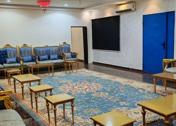 شاليه بمسطح اخضر وجلسة خارجية