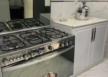 شقة بغرفة معيشة وغرفة نوم 