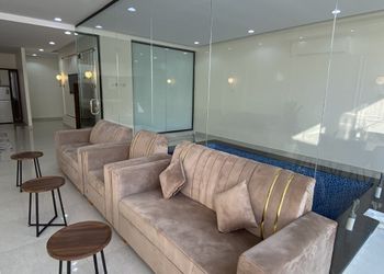 شالية بمجلس مطل على المسبح 