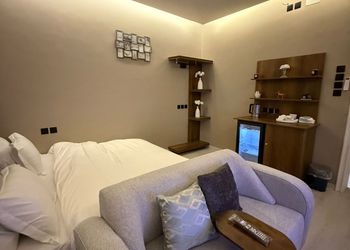 استديو بتصميم أنيق وسرير مريح 