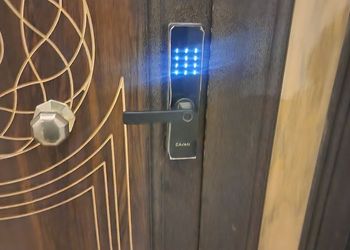 شقة بسريرين فرديه