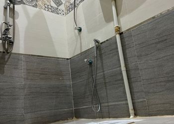 شاليه بمسطح اخضر وجلسة خارجية 