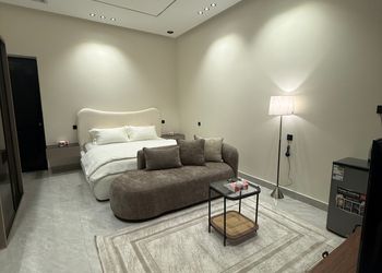 استديو بسرير ماستر وجلسة جانبية