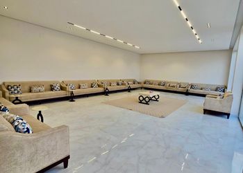 شاليه بمسطح اخضر ومسبح 