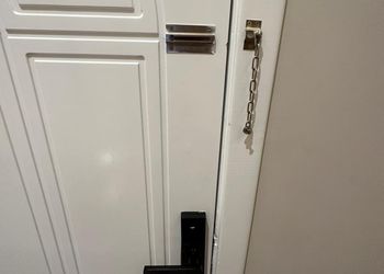 استديو فاخر بإطلالة ودخول ذكي