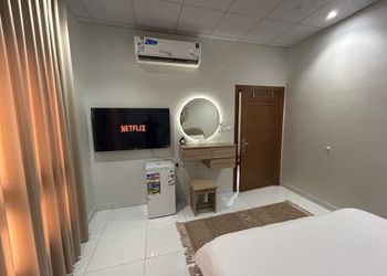استديو بسرير ماستر 