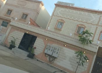 استديو بأثاث مريح وبسيط 
