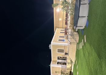 استراحة بمجلس وفناء خارجي 