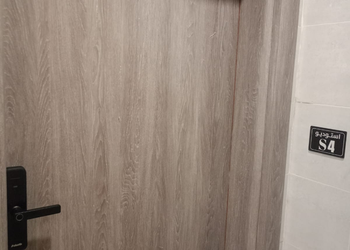 استديو بسرير ماستر وأثاث مريح 