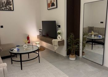شقة بغرفة معيشة وغرفة نوم 