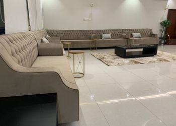 شاليه بصالة مطلة على المسبح 