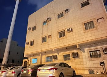 استديو بسرير ماستر  وبأثاث بسيط 