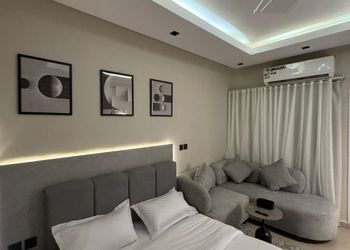 استديو بسرير ماستر وجلسة جانبية 