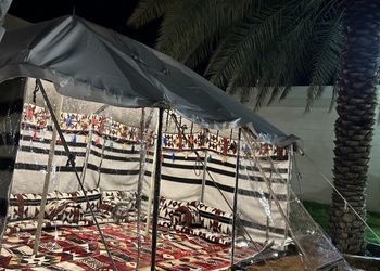 استراحة بمسبح خارجي وجلسة خارجية