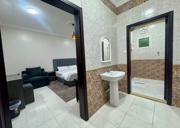 استديو بسرير ماستر وجلسة جانبية