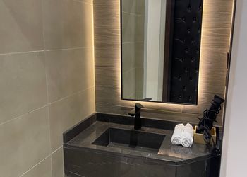 استديو بأثاث مريح وبسيط 