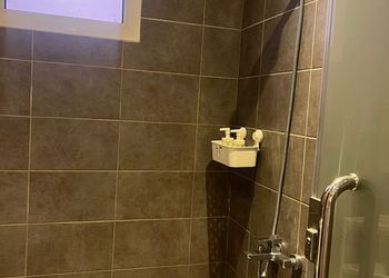 استديو بسرير ماستر وجلسة جانبية 