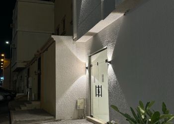 شقة بغرفة معيشة وغرفة نوم