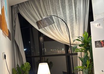 شقة بغرفة معيشة وغرفة نوم 