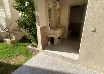 شاليه بصالة جلوس وملحق خارجي