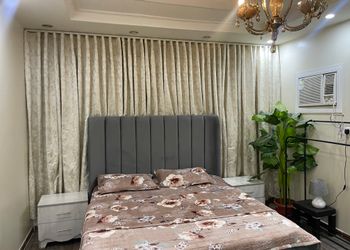 استديو بأثاث مريح وبسيط 