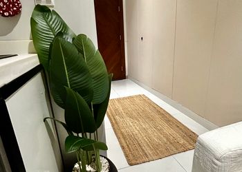 استديو بأثاث مريح وبسيط 