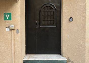 استديو بسرير ماستر وجلسة 