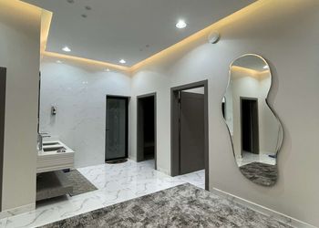 شاليه بمسطح اخضر وجلسة 