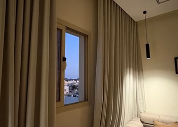 استديو بسرير ماستر وجلسة جانبية 