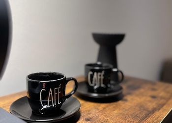شقة بغرفة معيشة وغرفة نوم