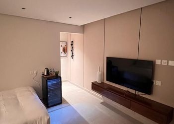 استديو بتصميم أنيق ودخول ذاتي