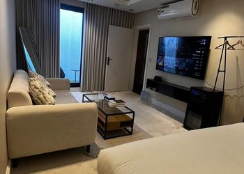استديو بسرير ماستر وجلسة جانبية 