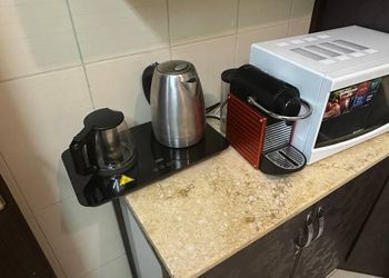 شقة بغرفة جلوس وغرفتين نوم 