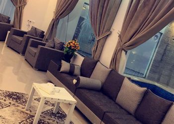 شاليه بملعب كرة طائرة