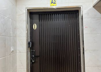 شقة بثلاث غرف نوم وصالة 